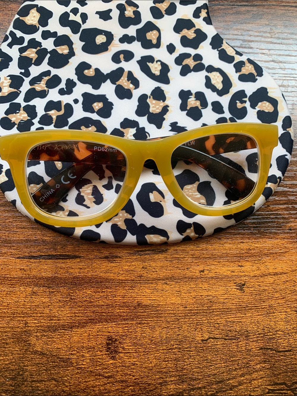 Betsey Johnson Yellow Frame Glasses with Tortoiseshell Arms 1.5 - Picture 6 of 6